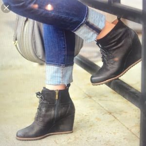 Baila ‘Alyssa’ Lace-Up Wedge Brown Booties Size 5